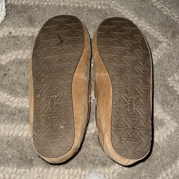 Minnetonka Moccasin Slipper Shoes size 7 - Picture 3 of 5